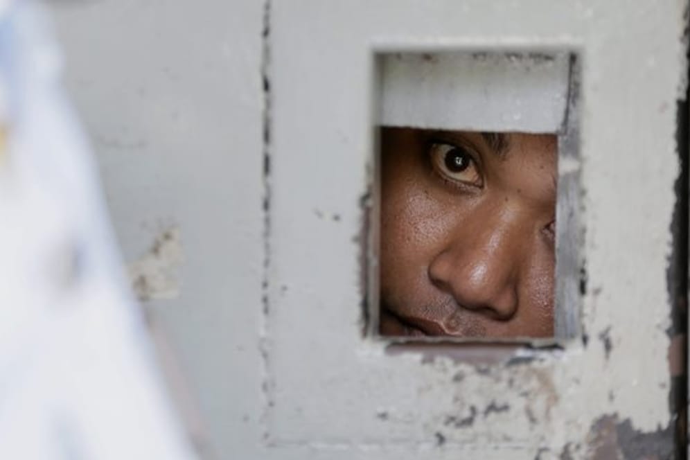 Zellentür in einem indonesischen Gefängnis: Dem auf Bali festgenommenen Deutschen droht die Todesstrafe.