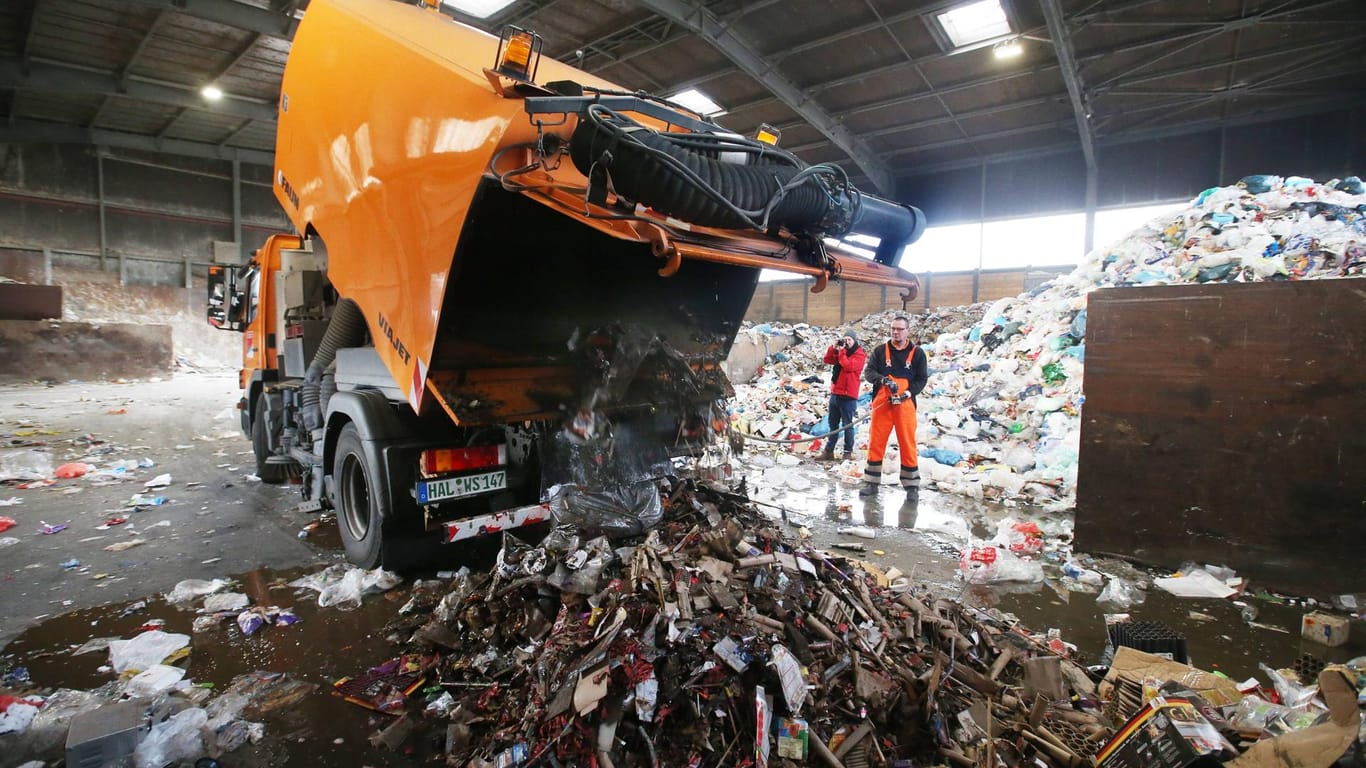 Silvesterabfall: Im neuen Jahr bekommt die Müllabfuhr die Halde voll.
