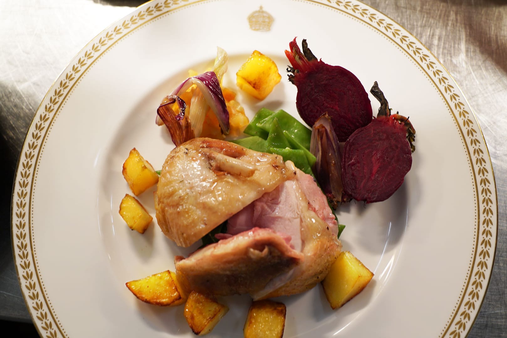 Weihnachtsessen: Fasan mit Bohnen, Roter Beete, Roast Potatoes und Quittenchutney.