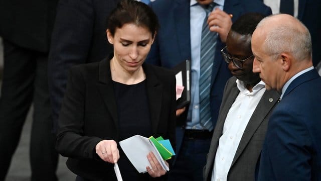 Mariana Harder-Kühnel (AfD) ist bei der Wahl zur stellvertretenden Bundestagspräsidentin erneut gescheitert. Mariana Harder-Kühnel (AfD) ist bei der Wahl zur stellvertretenden Bundestagspräsidentin erneut gescheitert.