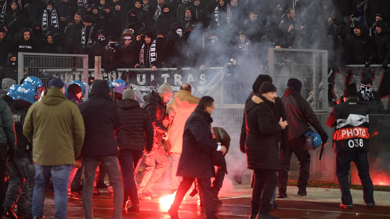 Randale in Rom: Beim Spiel zwischen Lazio und Eintracht Frankfurt kam es zu Fan-Ausschreitungen.
