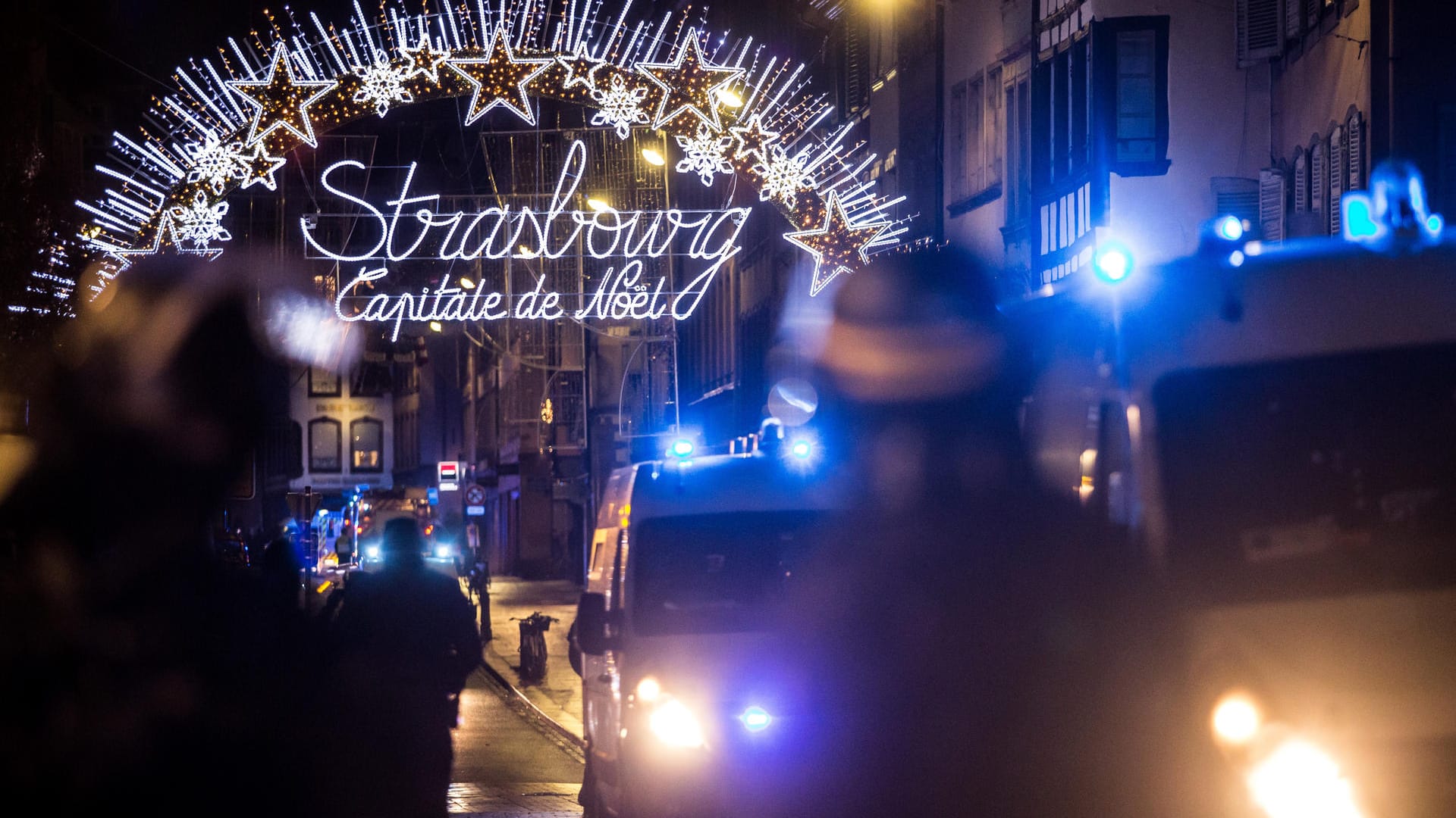 Polizei sichert in Straßburg der Eingang zum Weihnachtsmarkt: Die Regierungen sollten mehr Kraft darauf verwenden, Intensivtäter und Clan-Kriminalität zu bekämpfen, meint unsere Kolumnistin Lamya Kaddor.