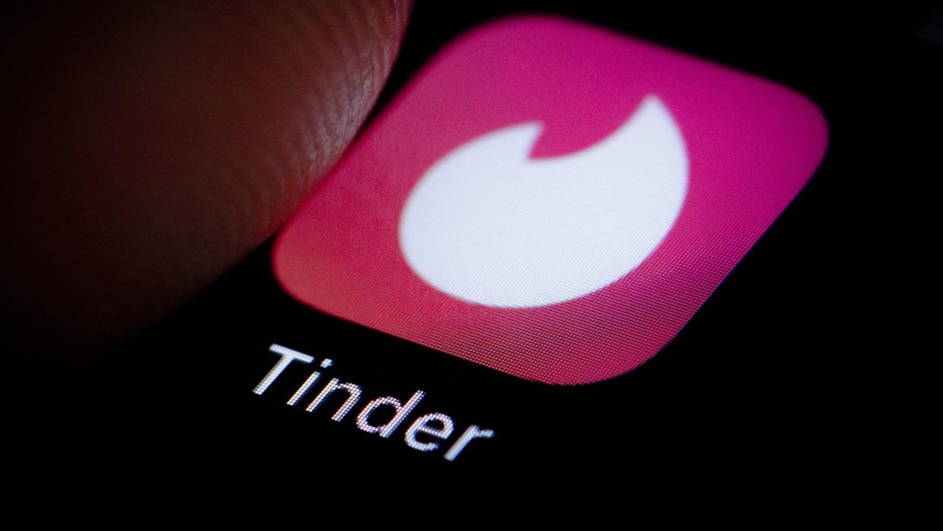 Auf Tinder war der Betrüger unterwegs, der das Opfer um einen fünfstelligen Betrag ärmer machte.