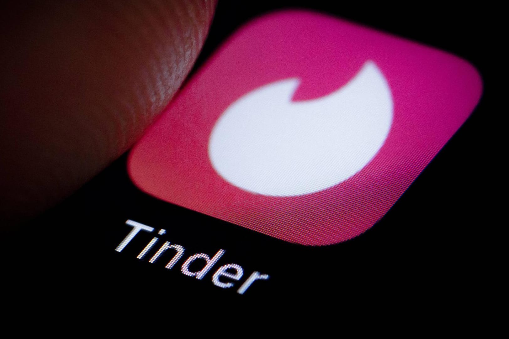 Auf Tinder war der Betrüger unterwegs, der das Opfer um einen fünfstelligen Betrag ärmer machte.