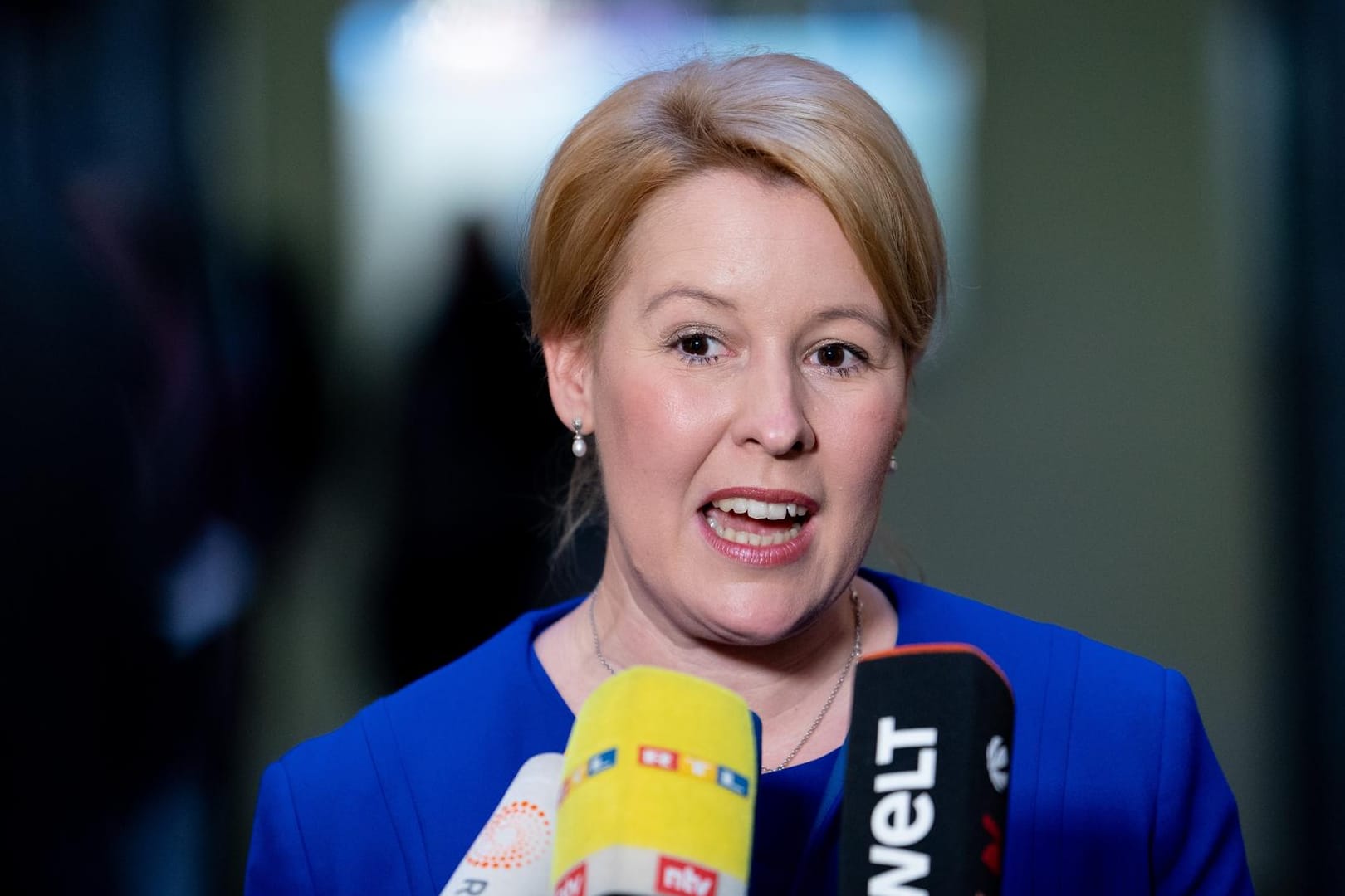 Franziska Giffey: Die Bundesministerin spricht nach der erfolgreichen Abstimmung über das "Gute-Kita-Gesetz" im Bundesrat zu den Medienvertretern.