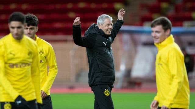 Trainer Lucien Favre (M. Trainer Lucien Favre (M.