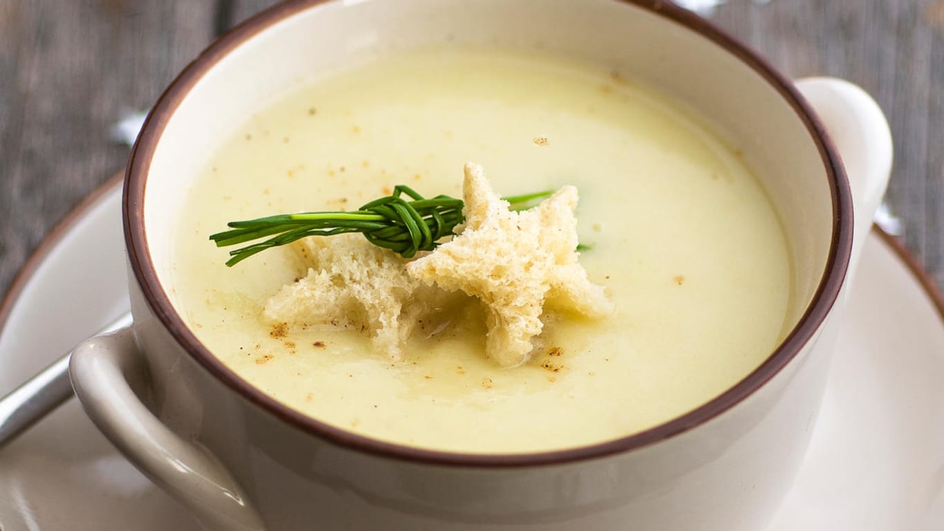 Suppe: Als Vorspeise zum meist üppigen Weihnachtsmenü eignen sich leichte Gerichte.