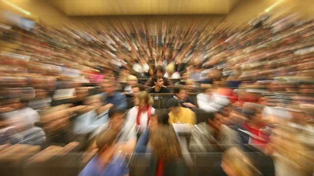 Studierende können einen Teil der in einem Auslandssemester anfallenden Ausgaben beim Finanzamt angeben.