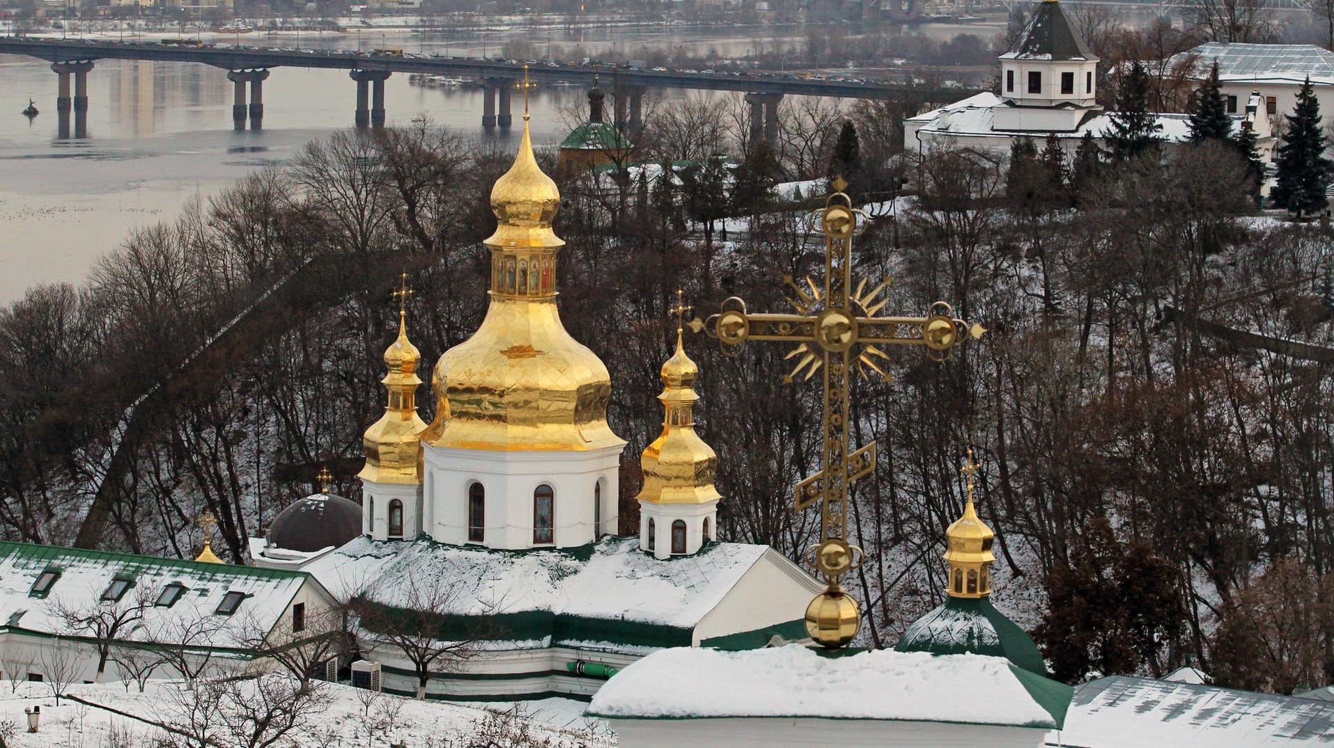 Das Kiewer Höhlenkloster: 70 Prozent der Ukrainer sehen sich als orthodoxe Christen. Ein Großteil sieht sich demnach als Anhänger des Kiewer Patriarchats. Das Kiewer Höhlenkloster: 70 Prozent der Ukrainer sehen sich als orthodoxe Christen. Ein Großteil sieht sich demnach als Anhänger des Kiewer Patriarchats.