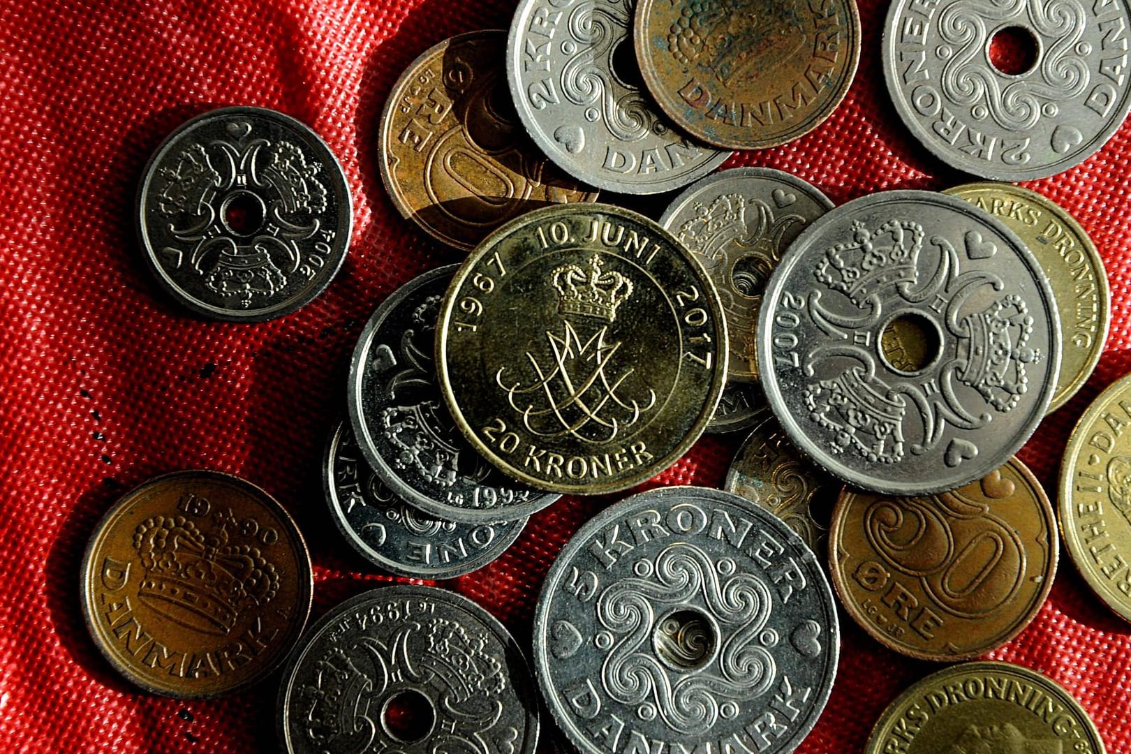 Dänische Kronen: Die Eintreibung der einzelnen Kleinstbeträge wäre teuerer als die jeweiligen Schuld selbst – deswegen verzichten die Steuerbehörden auf ihr Geld.