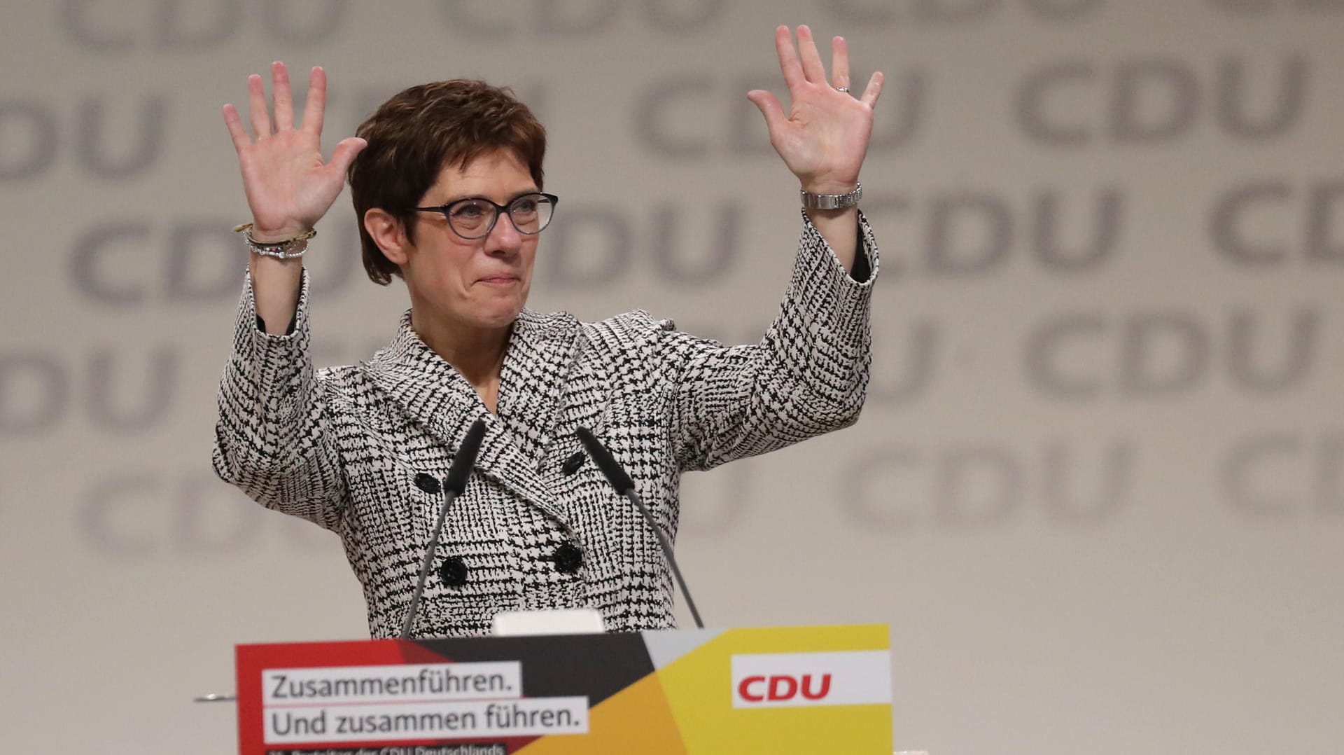 Annegret Kramp-Karrenbauer: Die neu gewählte CDU-Vorsitzende gewann zunächst nur knapp – und bekommt jetzt doch klare Zustimmung. (Archivbild)