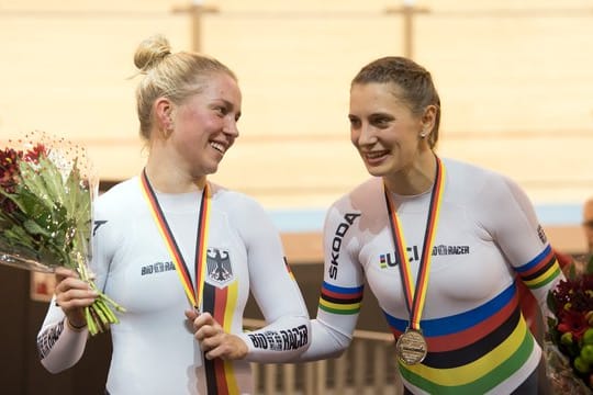 Sicherten sich auch in London Silber im Teamsprint: Emma Hinze (l) und Miriam Welte.