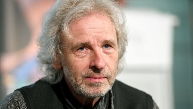 Thomas Gottschalk bekommt Ersatz für seinen Bayerischen Verdienstorden. Thomas Gottschalk bekommt Ersatz für seinen Bayerischen Verdienstorden.