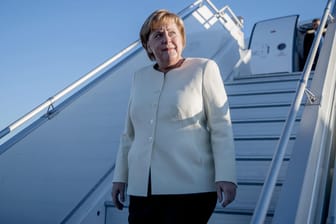 Angela Merkel steigt in Marrakesch aus dem Airbus der Flugbereitschaft: Nach der Panne bei der Reise zum G20-Gipfel will die Bundesregierung einen neuen Flieger anschaffen.