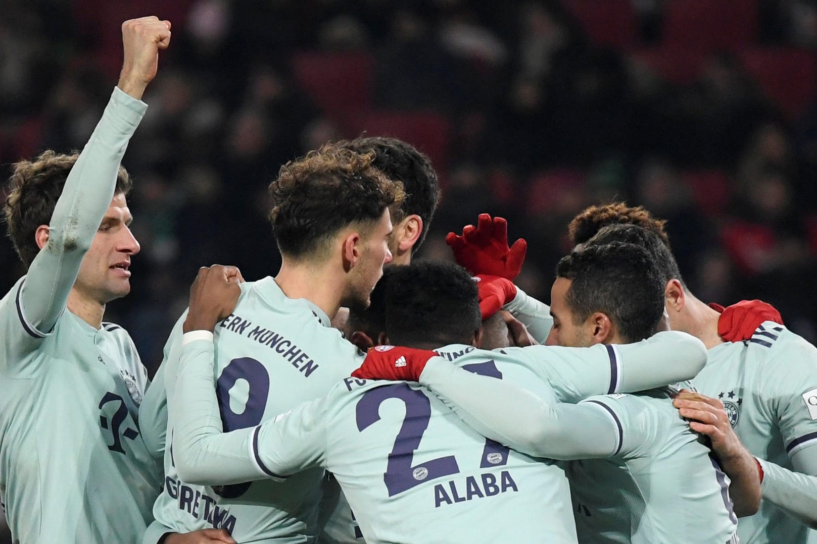 Hannover 96 gegen Bayern München: Die Bayern feiern den dritten Treffer.