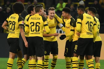 Die Spieler von Borussia Dortmund feiern den Sieg über Werder Bremen und die Herbstmeisterschaft.