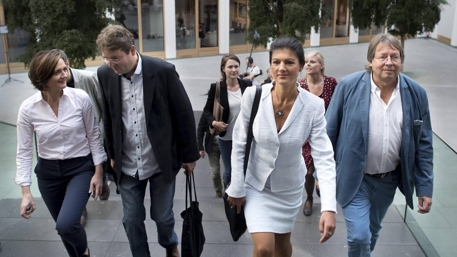 Frontleute von "Aufstehen" in Berlin: Nun musste sich die Bewegung um Sahra Wagenknecht eine neue Domain für ihre Homepage suchen.