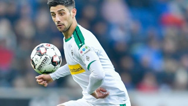 Borussia Mönchengladbach muss mindestens bis Jahresende auf Lars Stindl verzichten. Borussia Mönchengladbach muss mindestens bis Jahresende auf Lars Stindl verzichten.