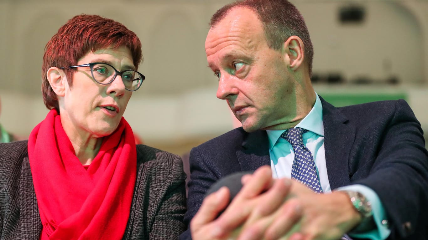 Annegret Kramp-Karrenbauer und Friedrich Merz auf dem Landesparteitag der CDU-Sachsen: Der sachsen-anhaltische Ministerpräsidente Reiner Haseloff (CDU) würde Merz gerne in die künftige Strategieplanung der Partei einbinden.