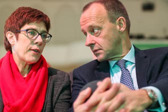 Annegret Kramp-Karrenbauer und Friedrich Merz auf dem Landesparteitag der CDU-Sachsen: Der sachsen-anhaltische Ministerpräsidente Reiner Haseloff (CDU) würde Merz gerne in die künftige Strategieplanung der Partei einbinden.