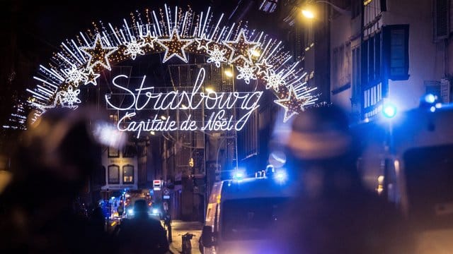 Bei dem Attentat in der Straßburger Innenstadt kamen drei Menschen ums Leben. Bei dem Attentat in der Straßburger Innenstadt kamen drei Menschen ums Leben.