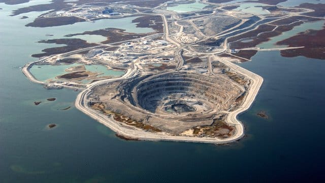 Blick auf die Diavik Diamond Mine knapp 220 Kilometer südlich des Polarkreises.