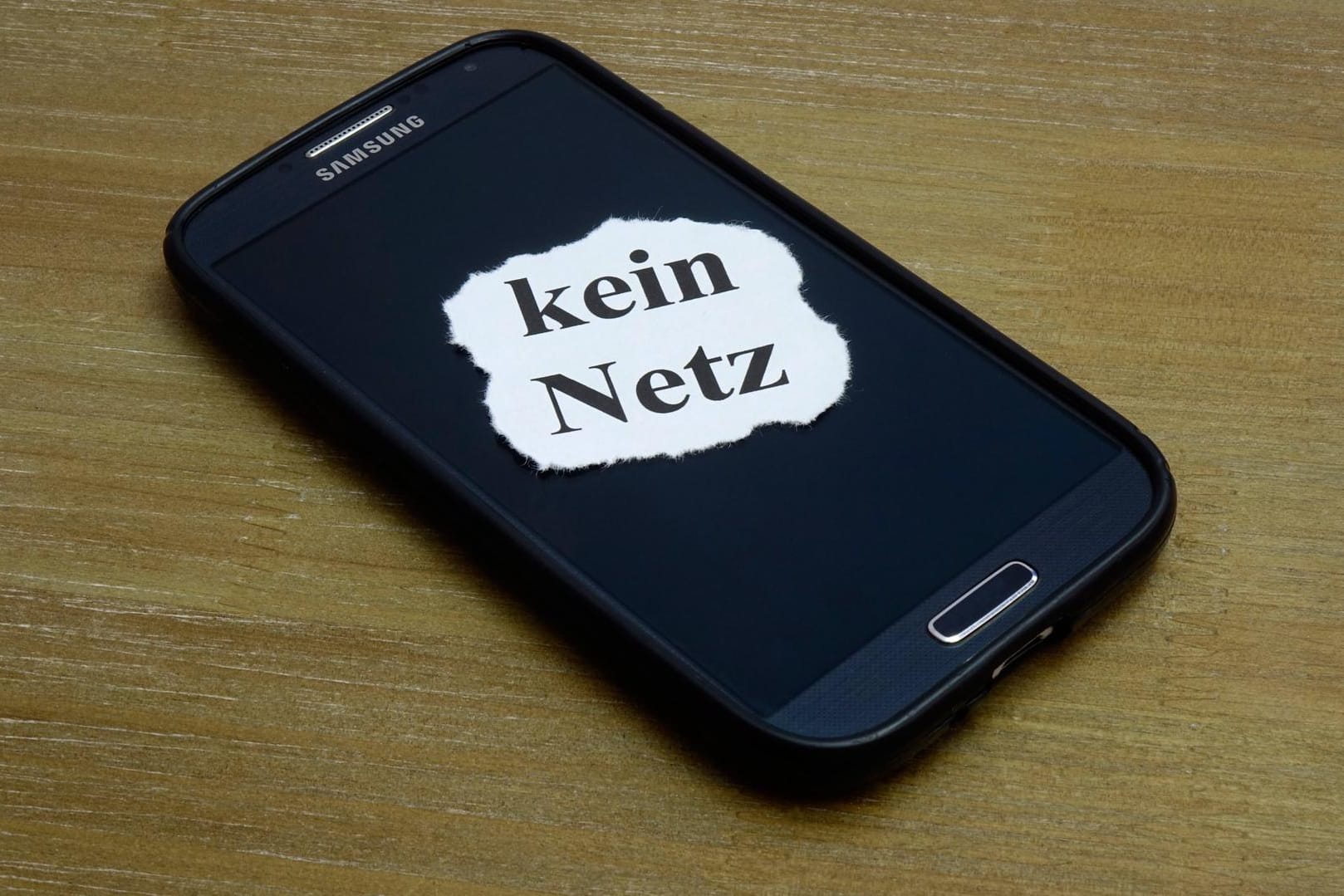 Kein Empfang (Symbolbild): Der Mann hatte nach Polizeiangaben Glück im Unglück – und ist mit leichten Verletzungen davon gekommen.
