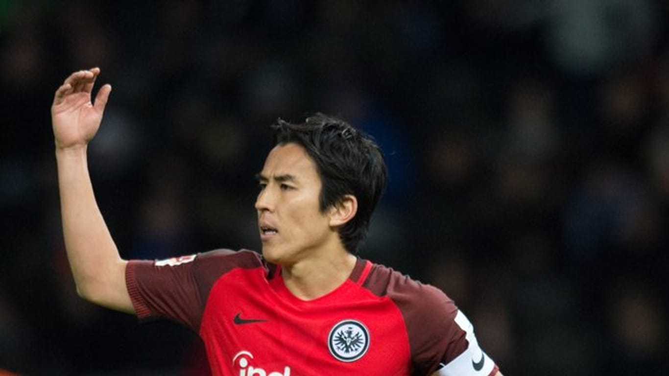 Makoto Hasebe hat seinen Vertrag in Frankfurt bis Sommer 2020 verlängert.