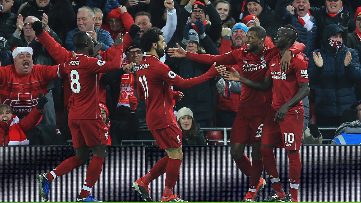 Die Spieler des FC Liverpool bejubeln den Führungstreffer.