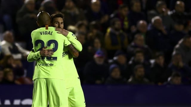 Lionel Messi traf dreifach beim 5:0 gegen UD Levante. Lionel Messi traf dreifach beim 5:0 gegen UD Levante.