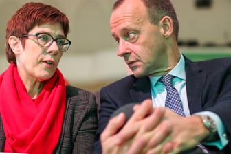 Friedrich Merz, Annegret Kramp-Karrenbauer: In einer Unterredung vereinbarten die beiden einem Bericht zufolge, dass nicht aus jeder unterschiedlichen Meinung künftig eine Personalfrage in der CDU gemacht werde.
