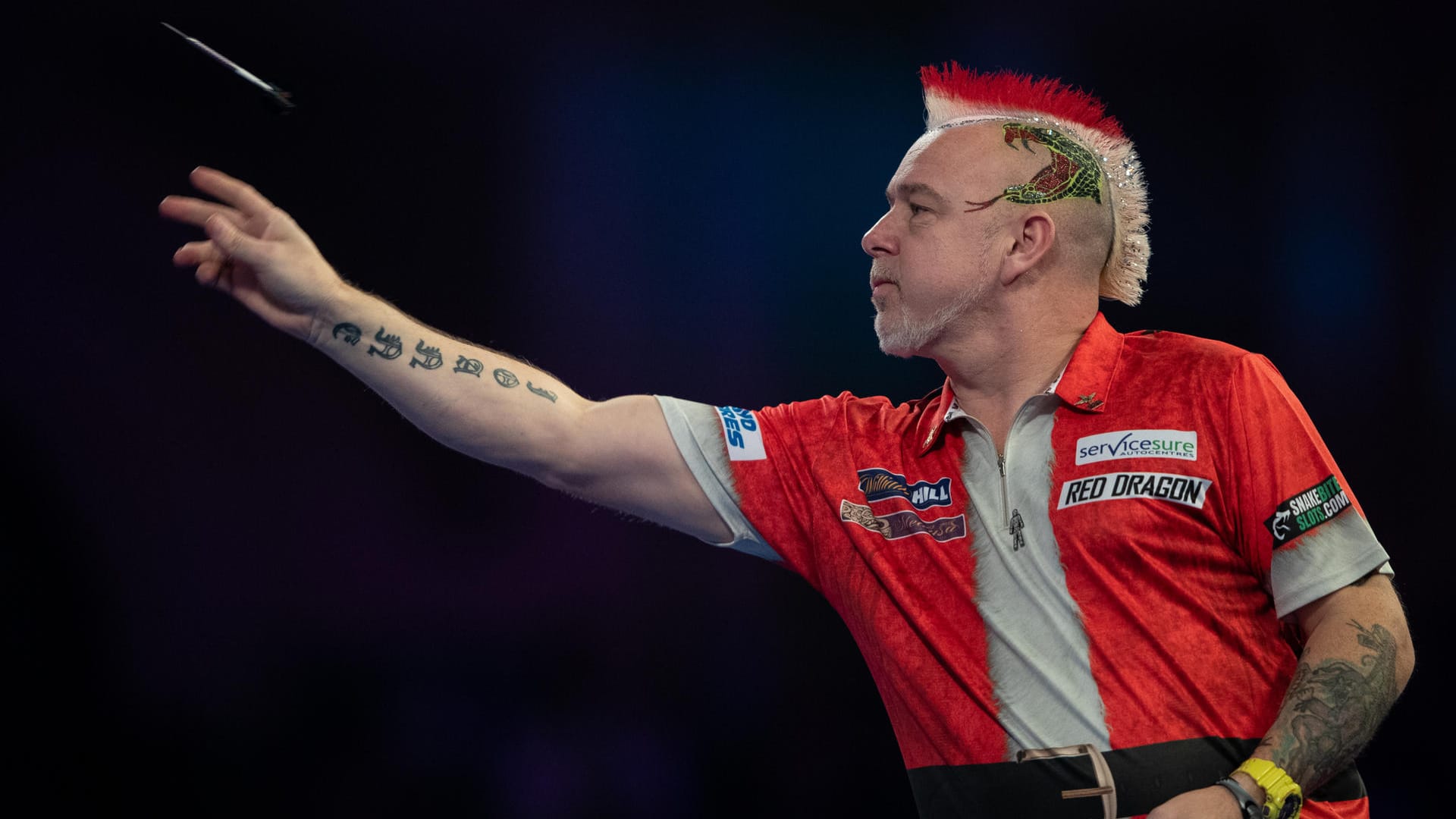 Peter Wright in Aktion: Der Schotte erlag seinem spanischen Gegner in seinem Auftaktmatch bei der Darts-WM.