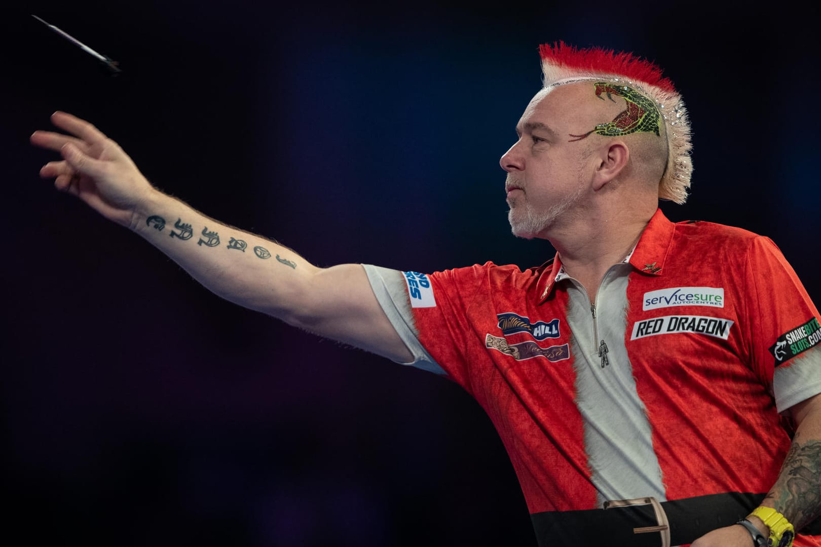 Peter Wright in Aktion: Der Schotte erlag seinem spanischen Gegner in seinem Auftaktmatch bei der Darts-WM.