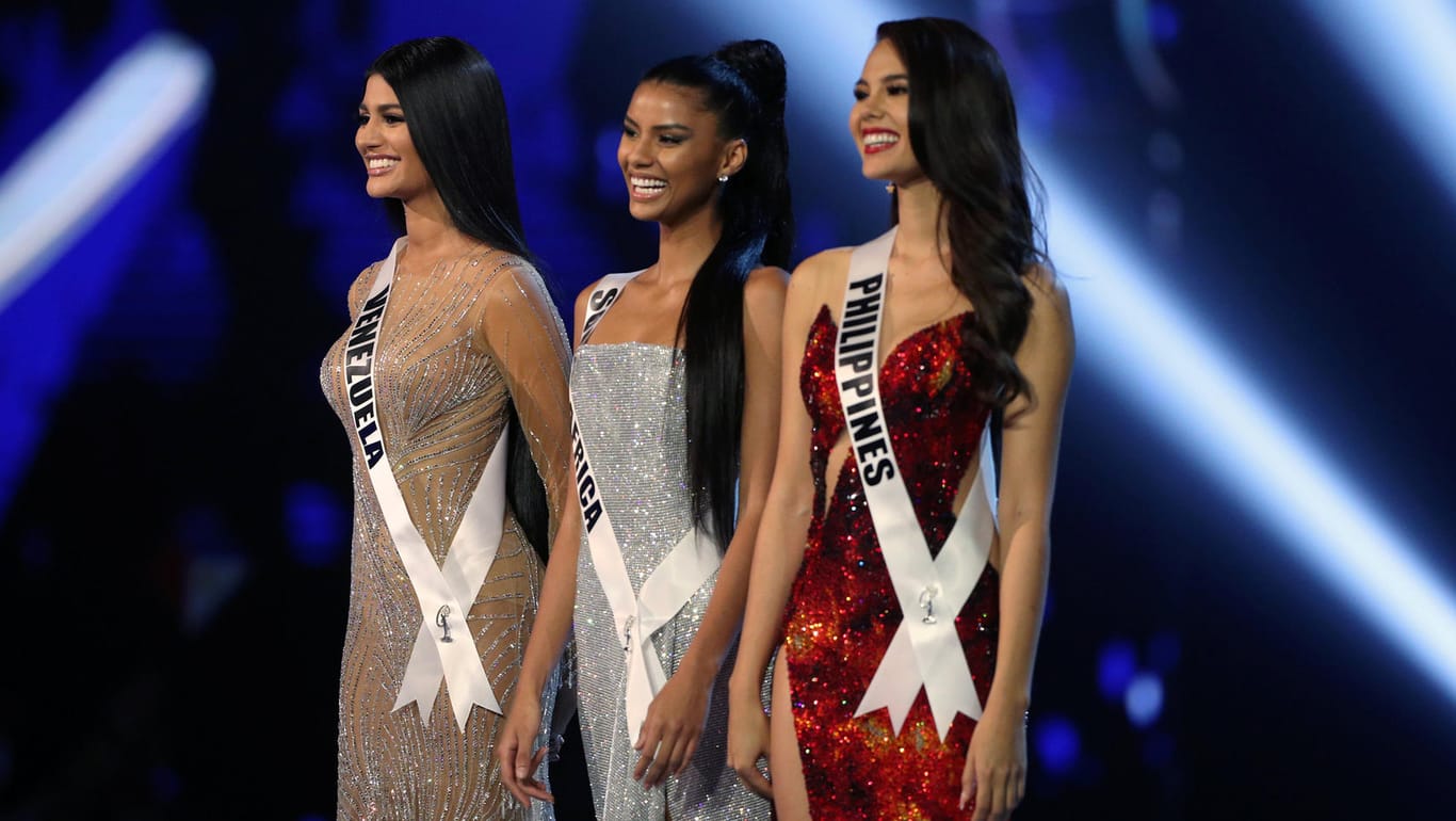 Sie stehen auf dem Siegertreppchen: Miss Venezuela Sthefany Gutiérrez, Miss South Africa Tamaryn Green und Miss Philippines Catriona Gray.