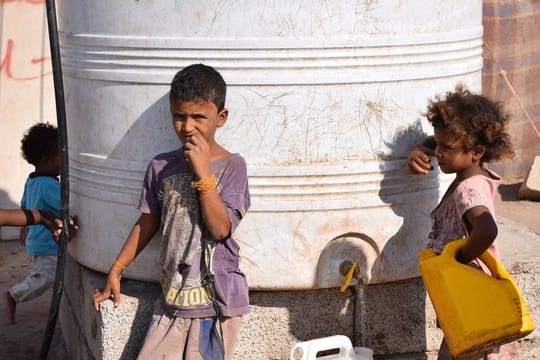 Kinder in einem Flüchtlingslager in Jemen.