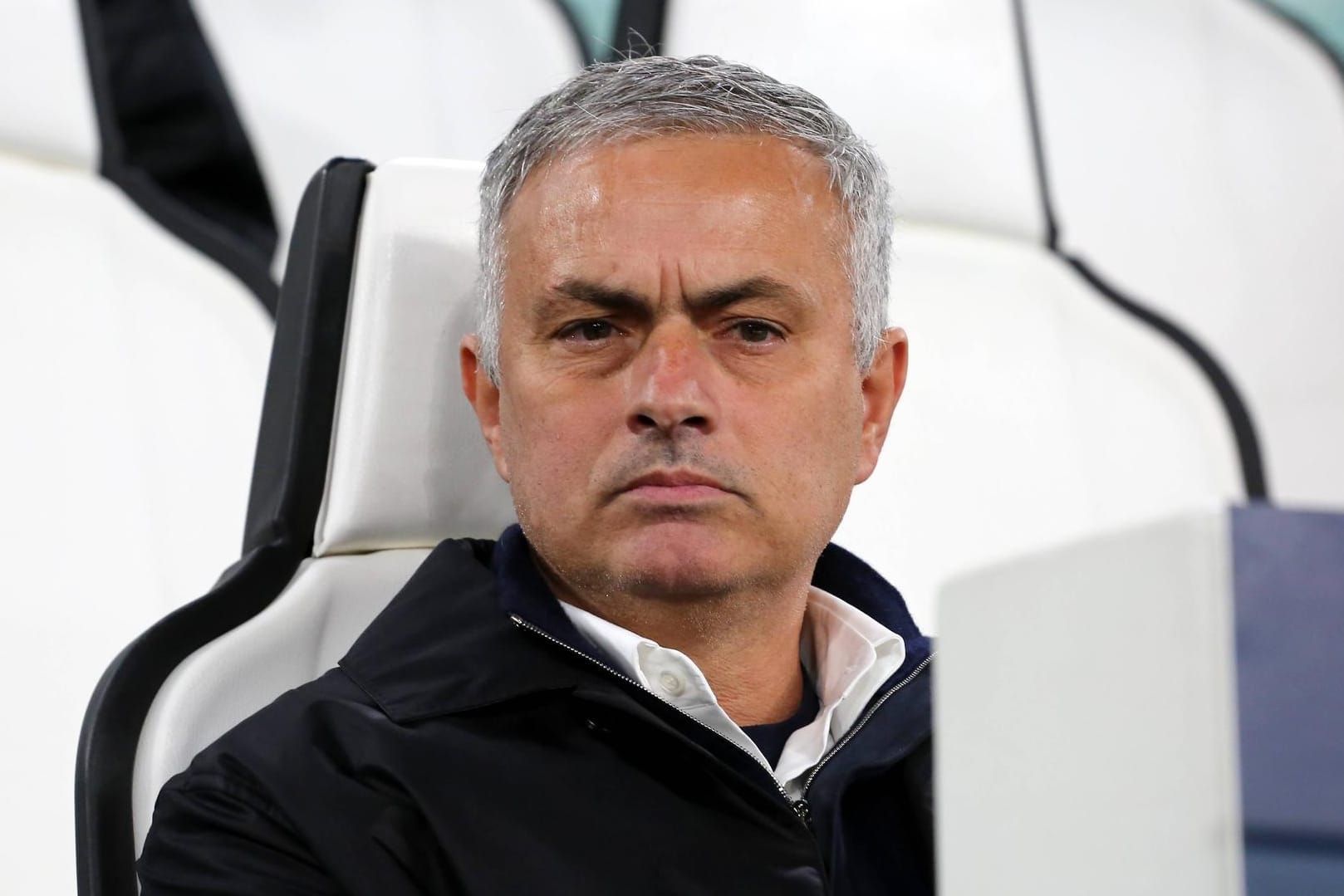 José Mourinho: Der Starcoach hat mit Manchester United bereits 19 Punkte Rückstand auf Spitzenreiter Liverpool.