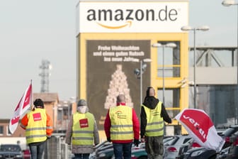 Streikende Mitarbeiter: Der Streik beim Versandhändler Amazon könnte bis Heiligabend dauern.