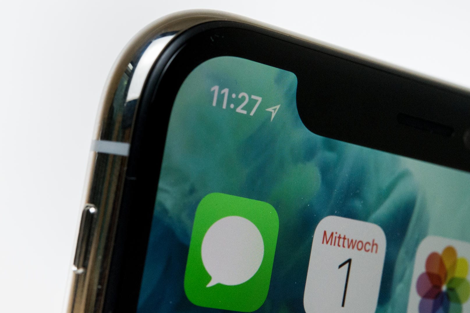 Oberseite des iPhone X: Die Rundungen und der "Notch" für die Kamera reduzieren die Bildschirmgröße.