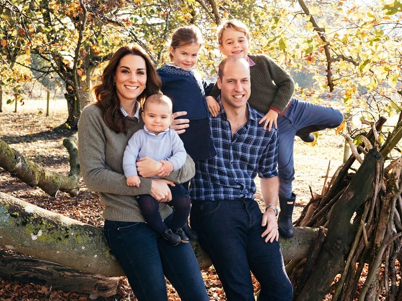 Royale Weihnachtsgrüße: Kate und William posieren gemeinsam mit ihren drei Kindern.