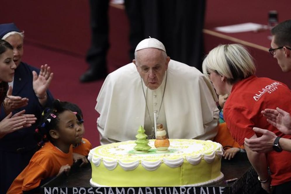 Papst Franziskus bekam am Vorabend seines 82.