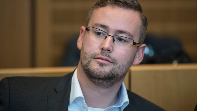 Verurteilt: Der AfD-Bundestagsabgeordnete Sebastian Münzenmaier stand am Montag vor Gericht wegen eines Überfalls auf Mainz 05-Fans.
