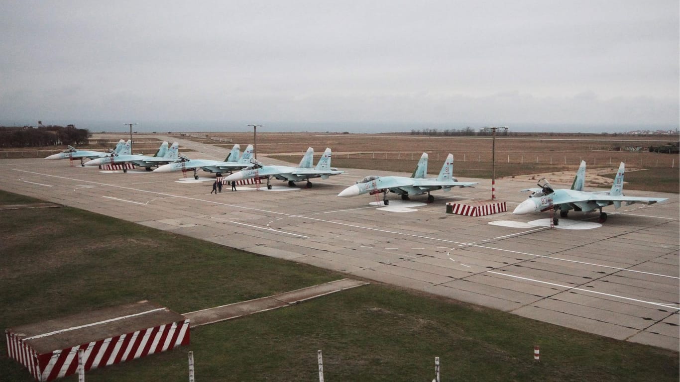 Der Luftwaffenstützpunkt Belbek: Mehr als zehn Kampfflugzeuge sollen dorthin verlegt werden. (Archivbild)