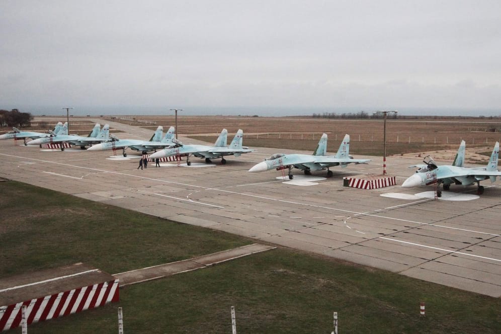 Der Luftwaffenstützpunkt Belbek: Mehr als zehn Kampfflugzeuge sollen dorthin verlegt werden. (Archivbild)
