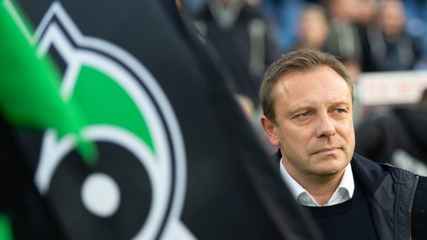 Hannovers Trainer André Breitenreiter will mit seinem Team im Abstiegskampf die Wende schaffen.