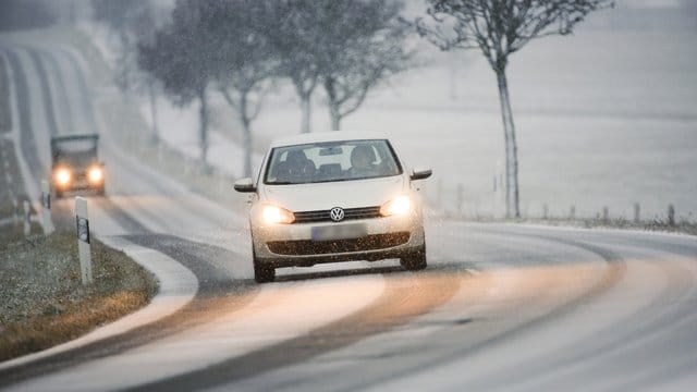 Wer bei Schnee ins Auto steigt, muss einiges beachten.