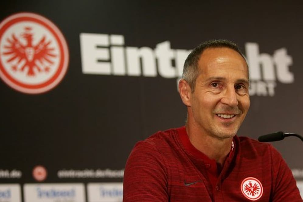 Für Trainer Adi Hütter geht es mit Eintracht Frankfurt in der Europa League als nächstes in die Ukraine.