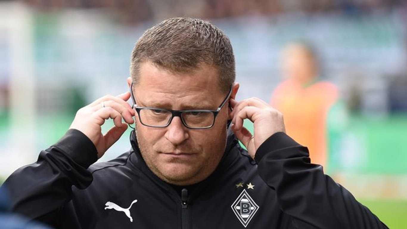 War nach seiner OP wieder bei einer Pressekonferenz von Borussia Mönchengladbach dabei: Sportdirektor Max Eberl.
