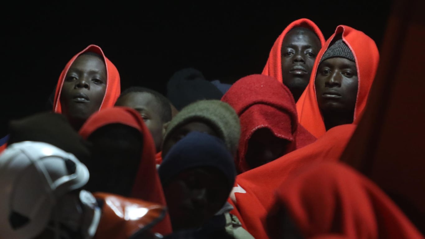 Migranten, die aus dem Mittelmeer gerettet wurden: Seit Jahresbeginn kamen 55.000 Migranten über das Mittelmeer, mehr als 740 Menschen starben bei der Überfahrt. (Archivbild)