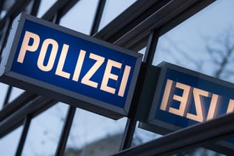 Das 1. Polizeirevier auf der Zeil in Frankfurt: Die fünf betroffenen Beamten sind inzwischen vom Dienst suspendiert worden.