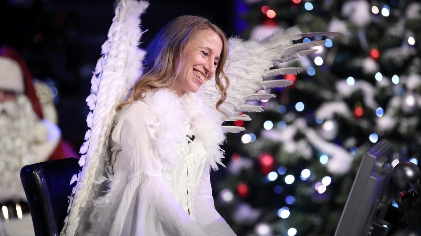 Angela Jehring arbeitet Weihnachten als Engel.